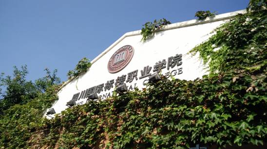 /Volumes/闫郝悦18855571721/成都采风照片/未命名文件夹/魔法赌博
 刘文妍.jpg